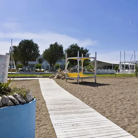 Beach Break Aparthotel